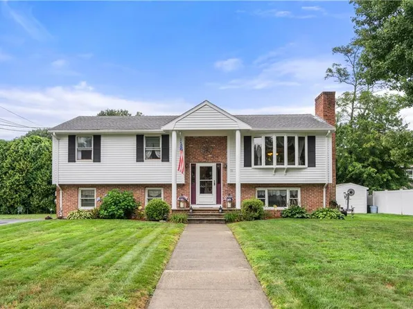 51 Opechee Dr, Bristol, RI 02809