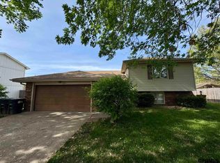 11748 Raleigh Dr, Omaha, NE 68164