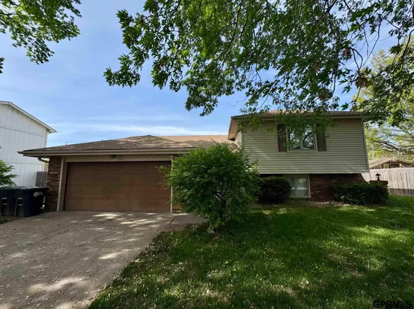 11748 Raleigh Dr, Omaha, NE 68164