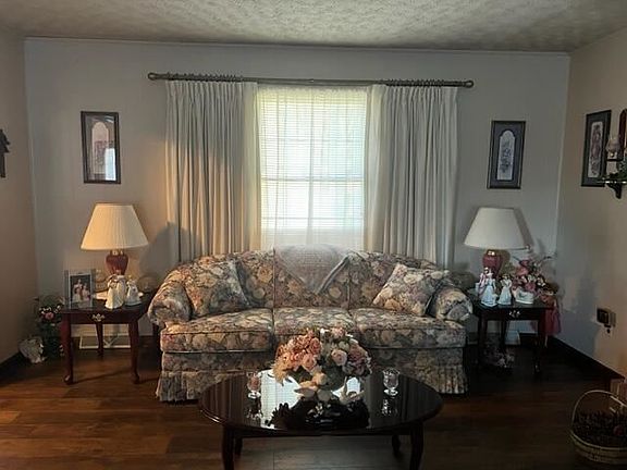 3rd image of 4824 S Wind Dr