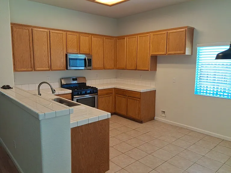 2092 Glory Ct — Photo 6