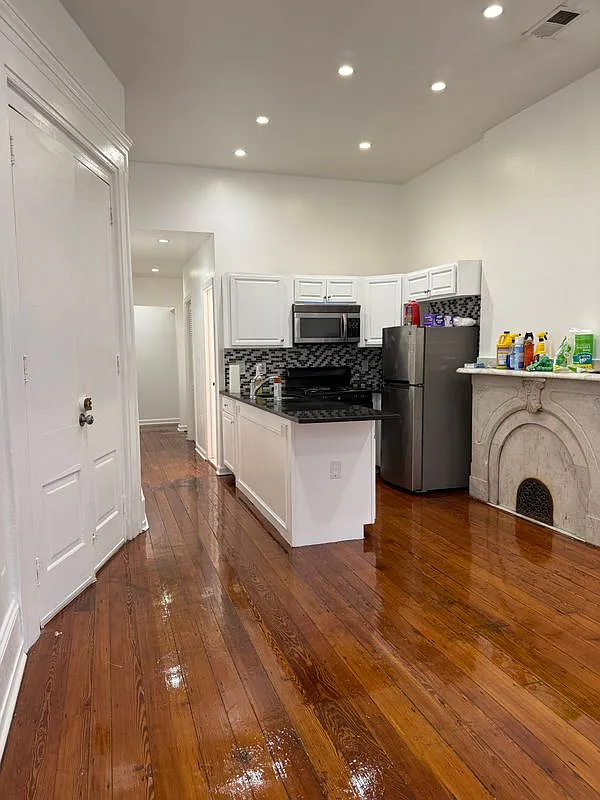2 bed, 1.5 bath, 1200 sqft, $2,500 — Photo 2