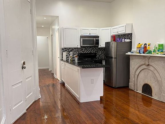 2nd image of 1732 Mount Vernon St #1