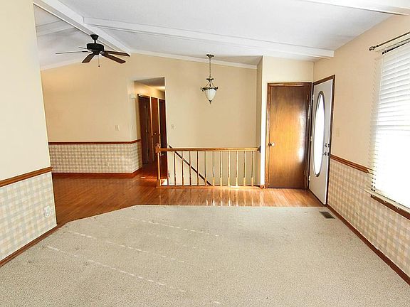3rd image of 1301 Greenway Dr