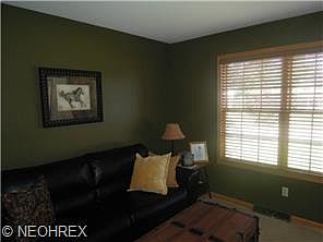 3rd image of 31 White Oak Ct