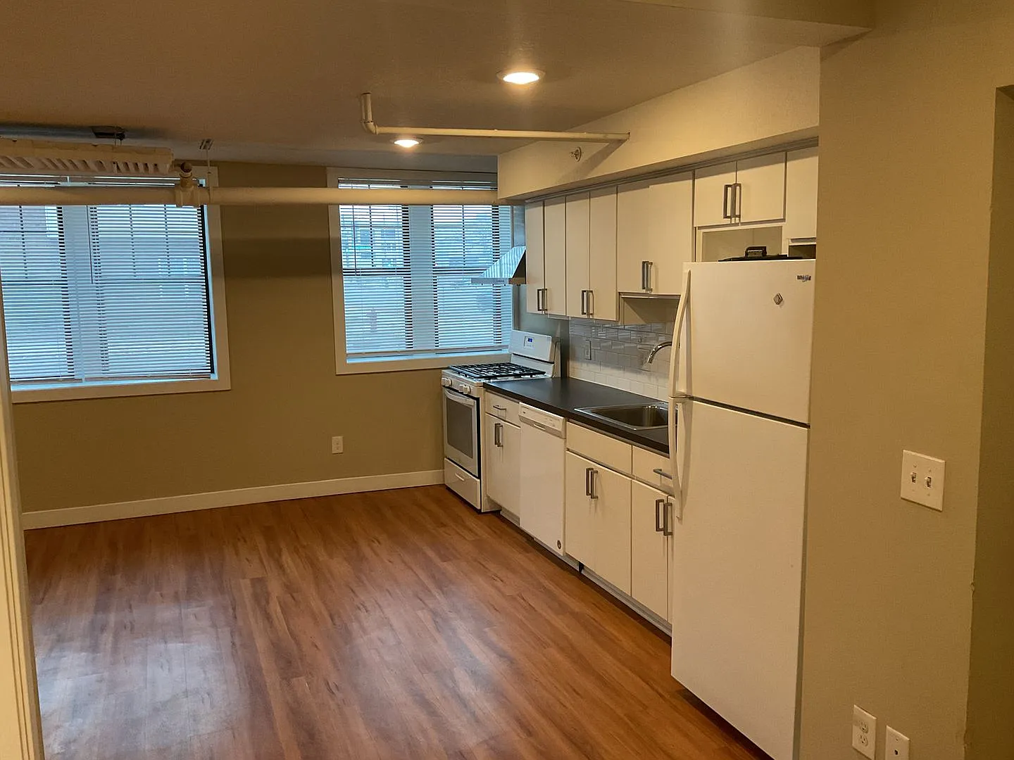 451 Fairview Ave N — Photo 3