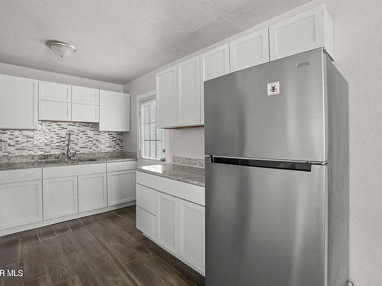 5316 Saxon Dr — Photo 9