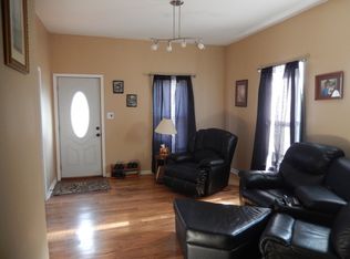 838 N View St, Aurora, IL 60506