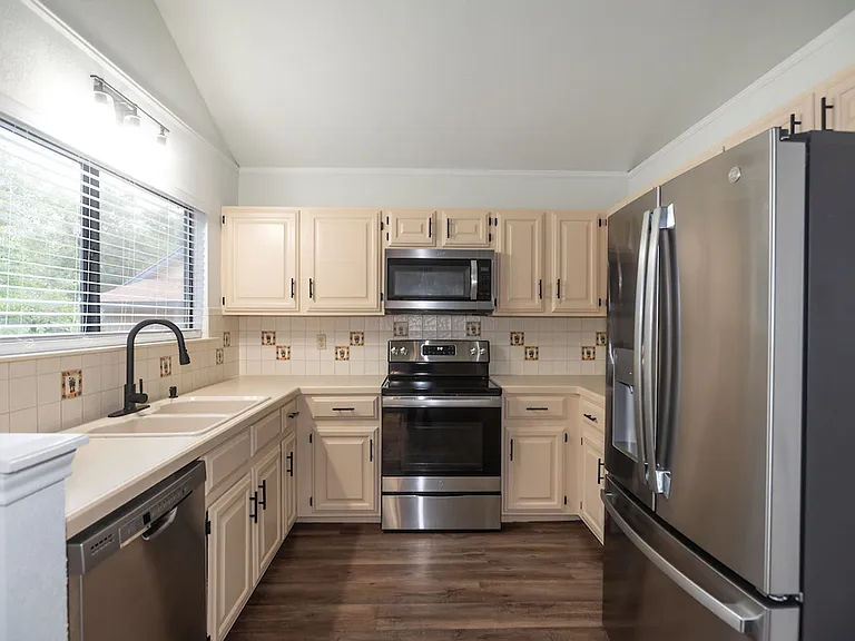 11513 Juniper Ridge Dr — Photo 7