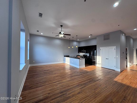 4th image of 936 Broad Street #412
