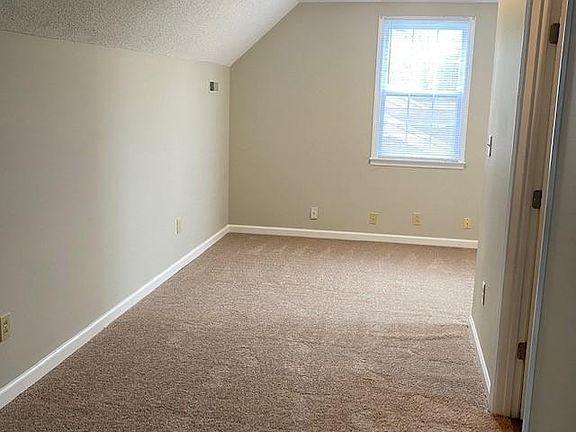 3rd image of 1213 Woodbridge Dr