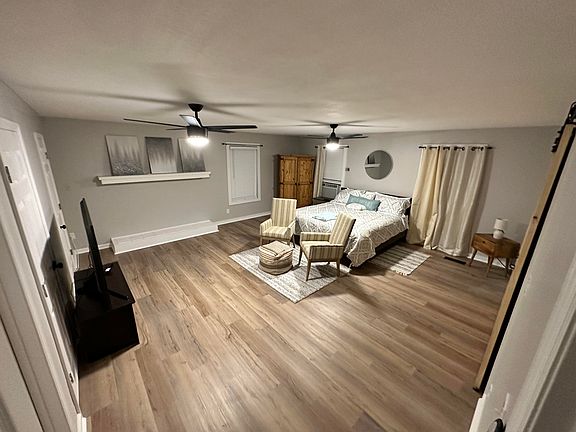 3rd image of 303 E Cranford Ave