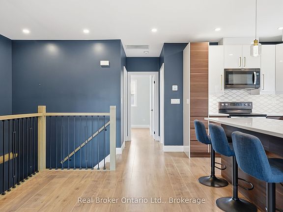 5th image of 58 Rosslyn Ave N #2
