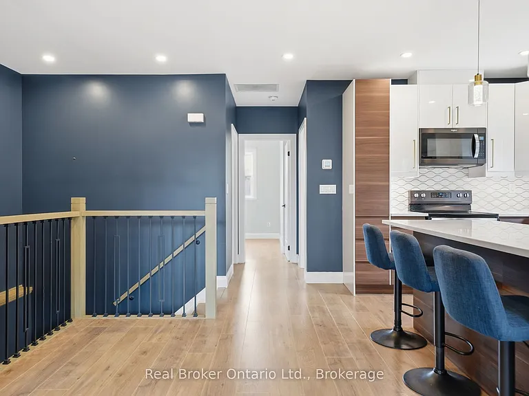 58 Rosslyn Ave N #2 — Photo 5