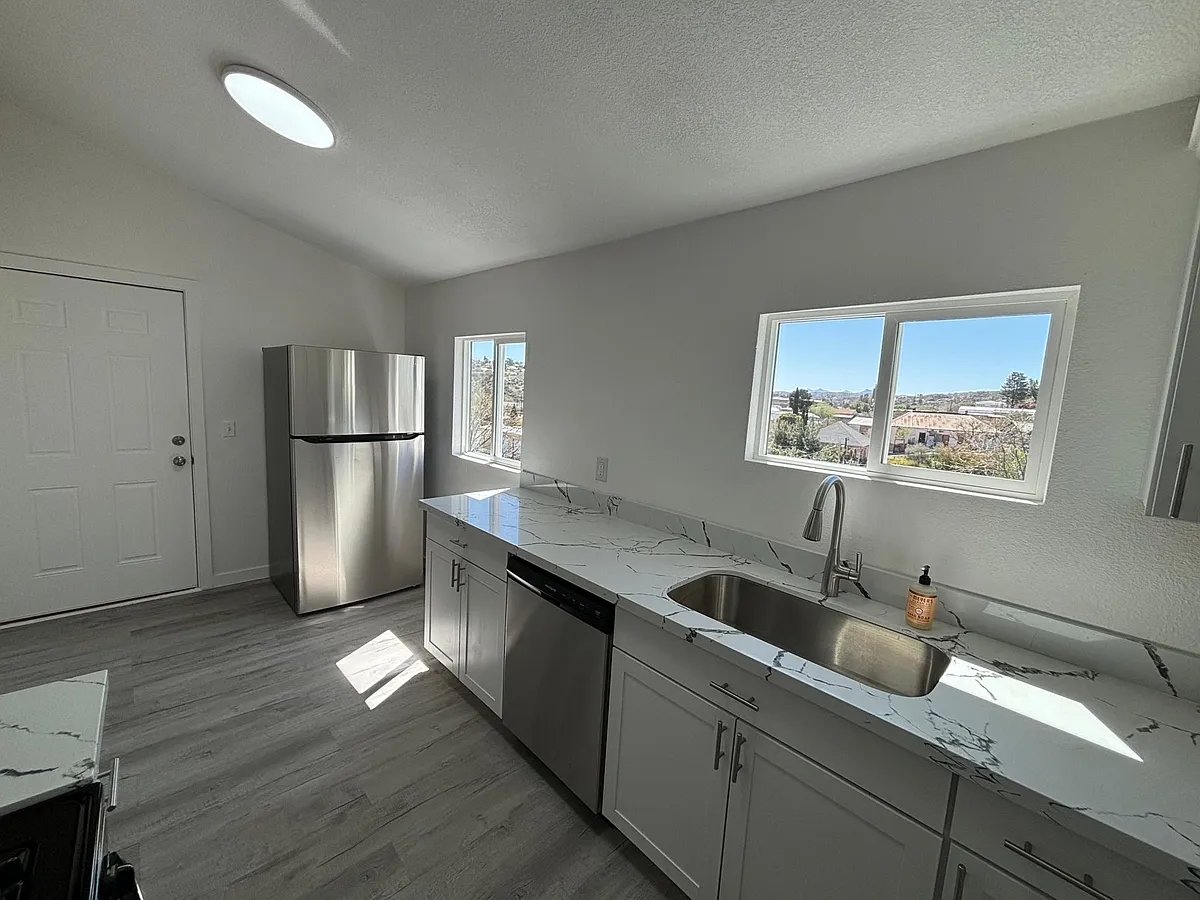 Building Photo - 360 W Pinal St