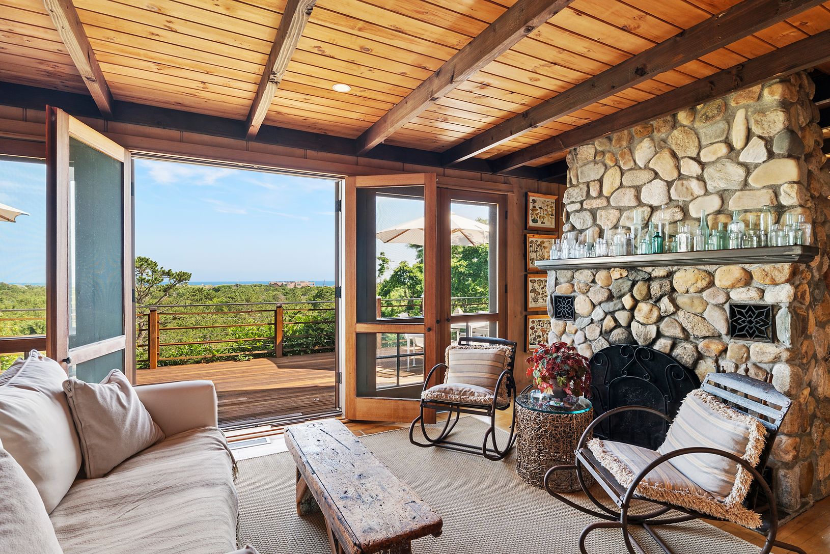  Indoor/ Outdoor Living at its Finest