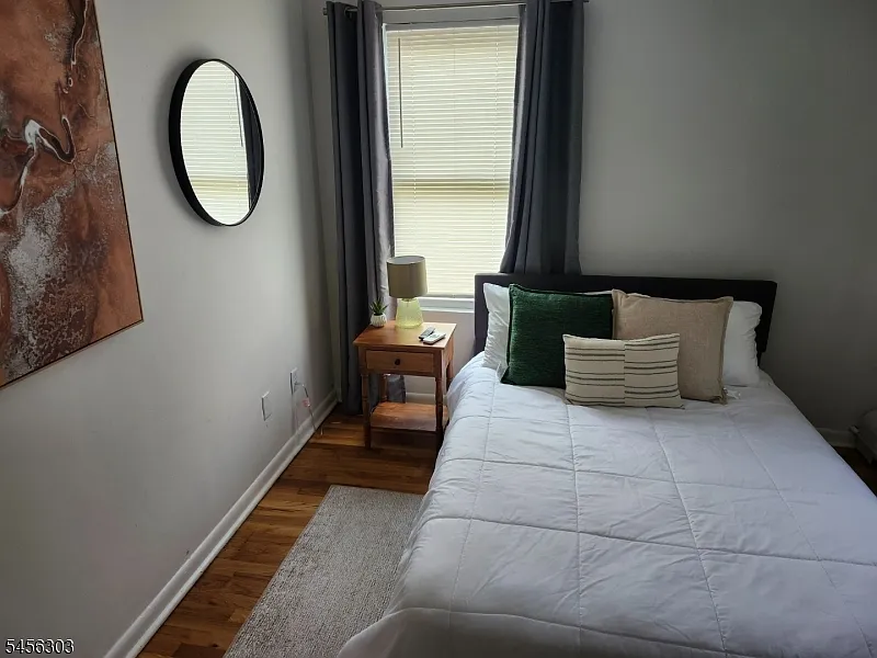 2 bed, 1.0 bath, $2,300 — Photo 4