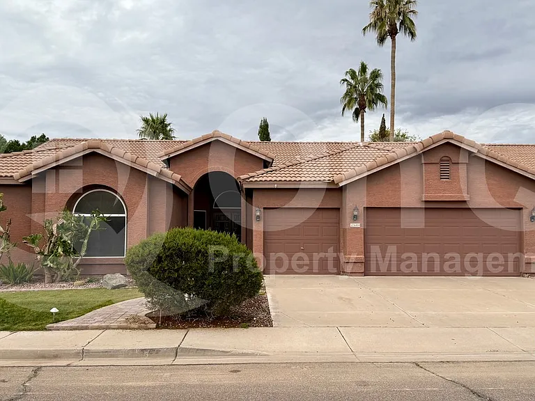 16804 S 25th Pl — Photo 1