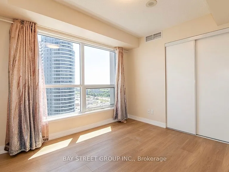 151 Village Green Sq #2703 — Photo 13