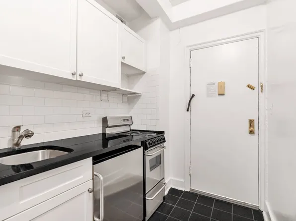 310 East 44th Street image 1 of 15