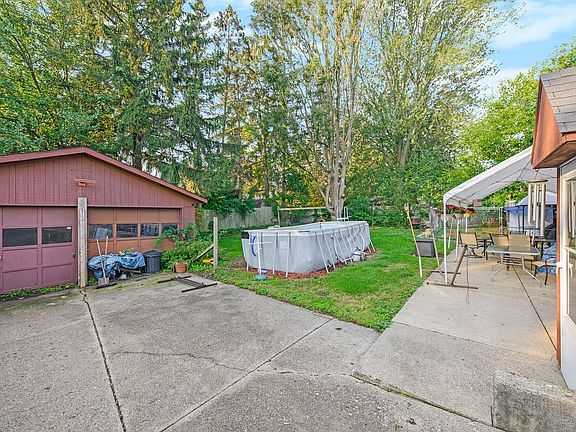 4th image of 2434 31st St SW