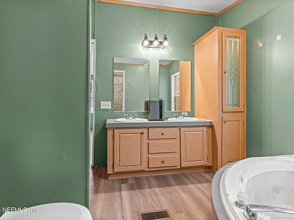 3rd image of 8417 CREEKSIDE Drive