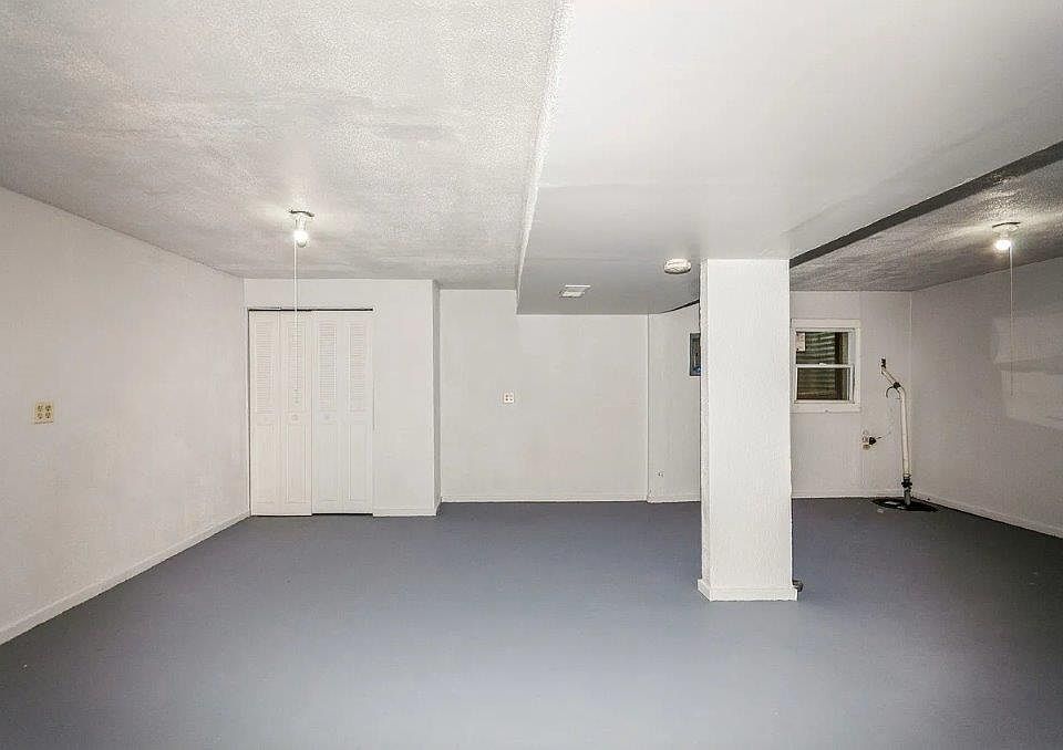 1st image of 891 White Oak Ln #891