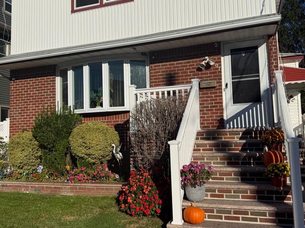 207 Evans Ave