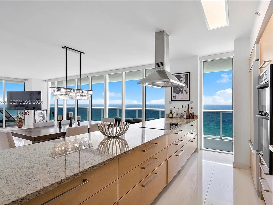 1830 Ocean Dr #1101