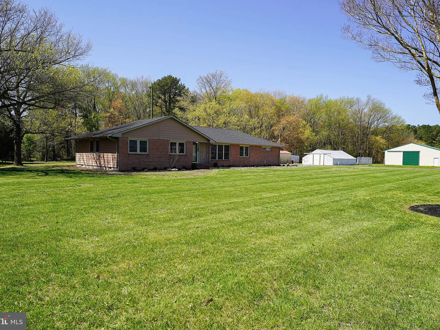 3 bed, 2256 sqft, $2,295 — Photo 3
