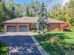 1892 Carriage Ct, Severn, ON L3V 0W9