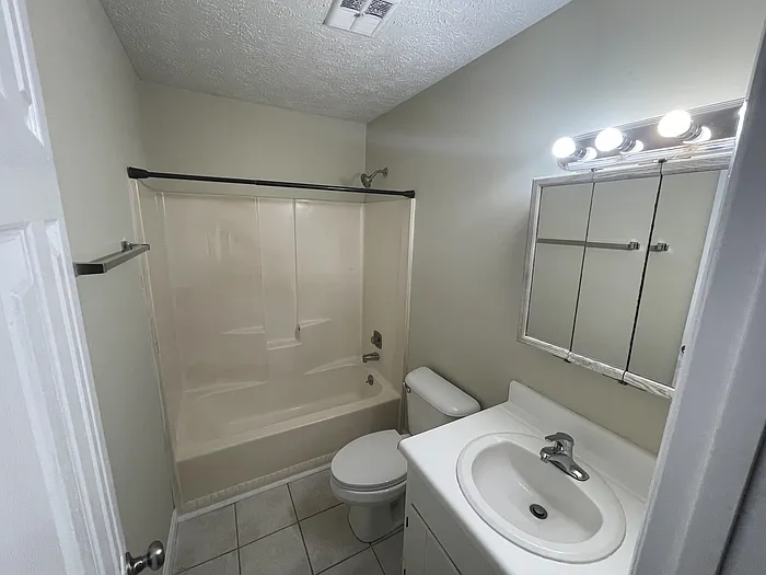 1060 Sourwood Ct #1060 — Photo 9