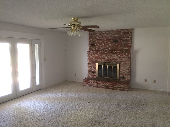 5th image of 382 Cindy Dr