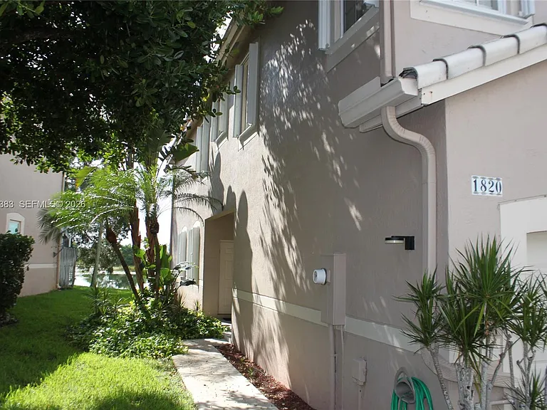 1820 Salerno Cir — Photo 4