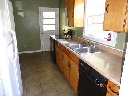 5th image of 3222 Fleetwood Ave