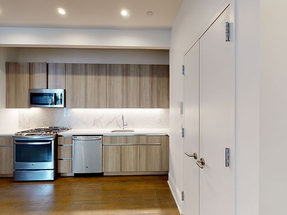 3rd image of 15 Park Row APT 25G