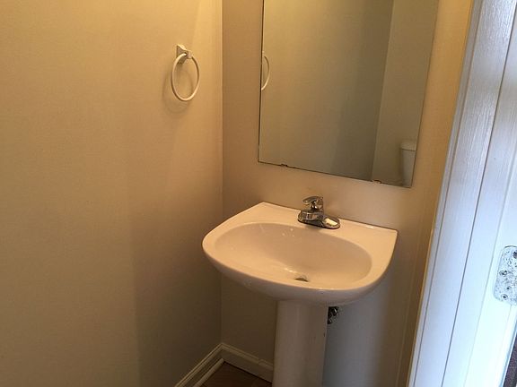 4th image of 387-401 Midland Blvd #4