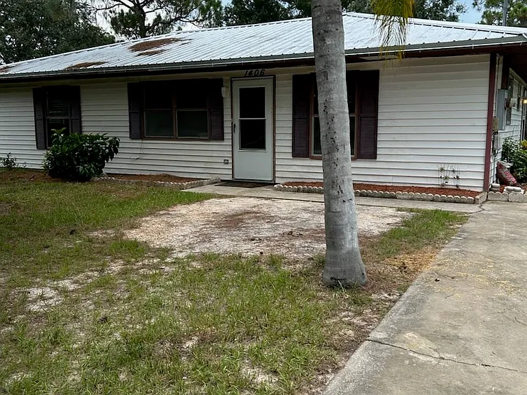 1406 Crossview St — Photo 1