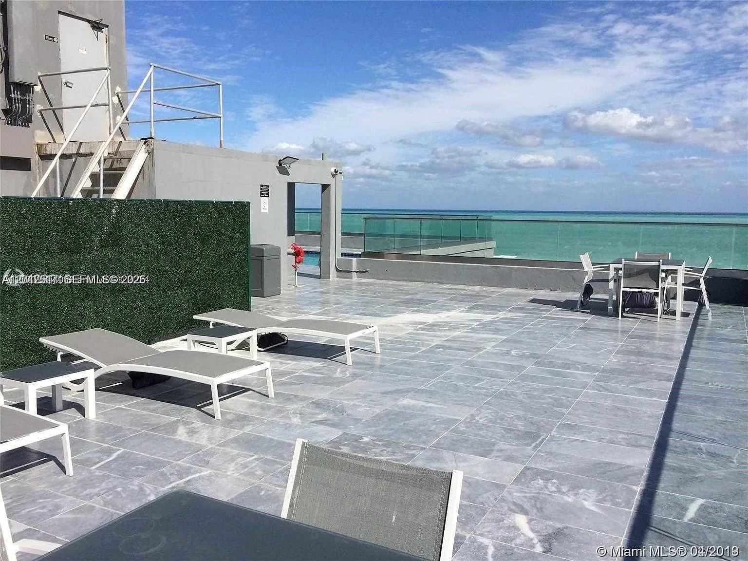 Islander Condo Apts — Photo 2