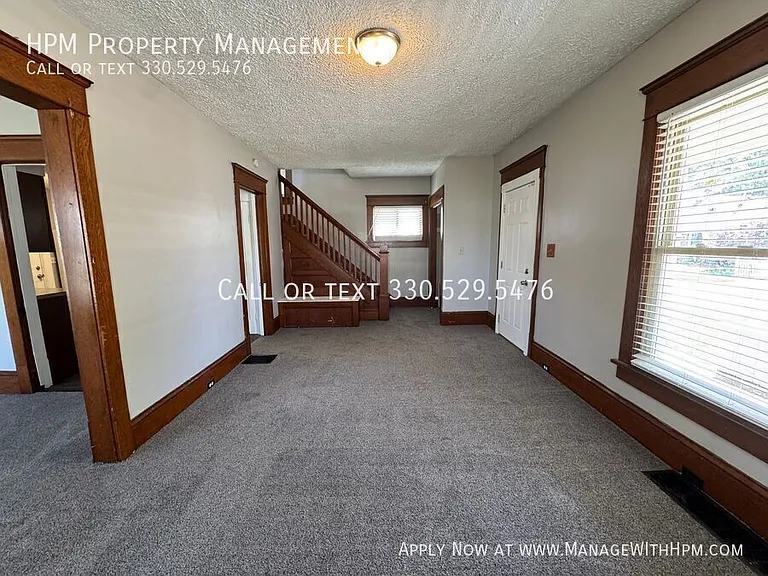 2325 Clyde Pl SW — Photo 4