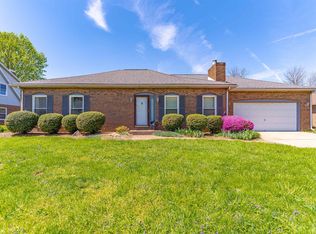 905 Crestwood Dr E, Evansville, IN 47715