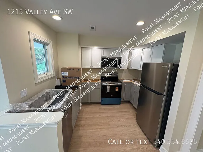 1215 Valley Ave SW — Photo 2