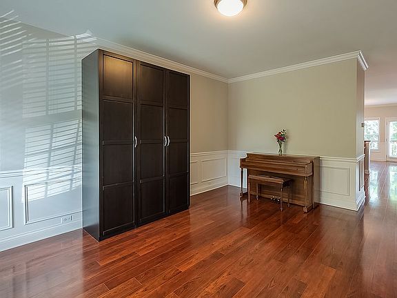2nd image of 653 Estrella Dr