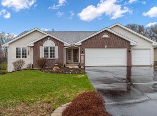 9443 River View Trl, Roscoe, IL 61073