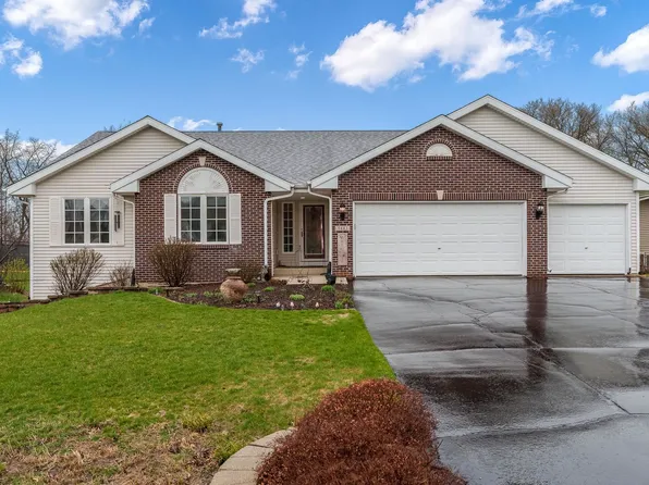 9443 River View Trl, Roscoe, IL 61073