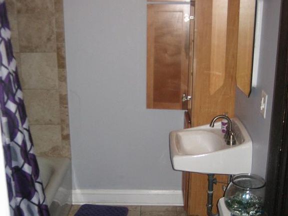 5th image of 118 S Austin Blvd APT 2