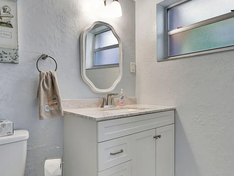 999 N Riverside Dr #3 — Photo 10