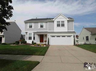 480 Waterbury Ct, Belleville, MI