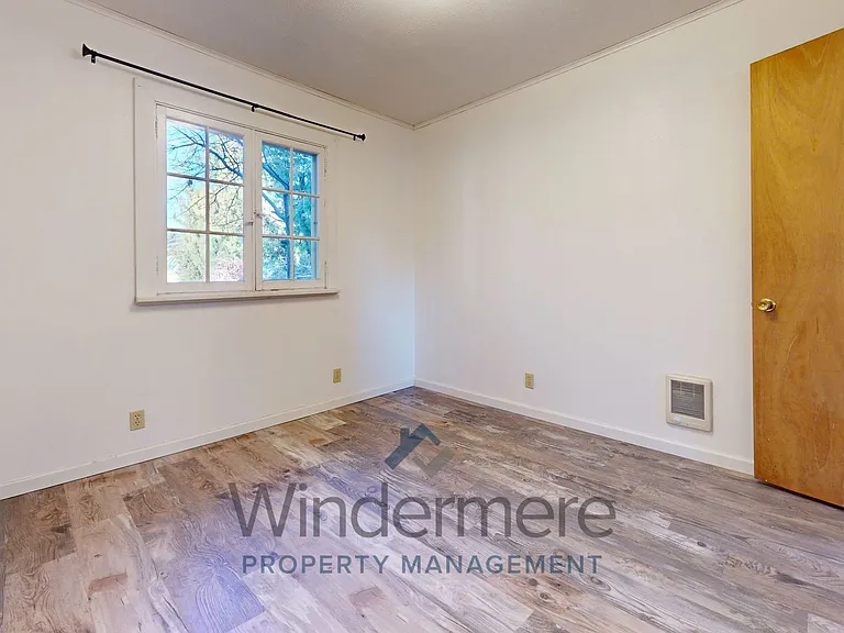 512 Columbia St — Photo 8