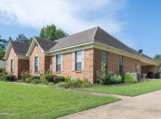 2418 Country Club Rd, Senatobia, MS 38668